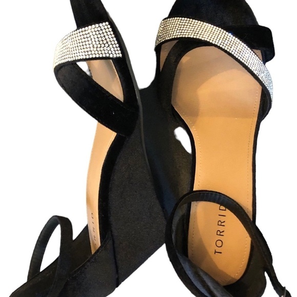 Torrid Rhinestone Demi Wedge Sandal Sz 9.5W Black Velvet Dressy Cocktail Party - Picture 3 of 9